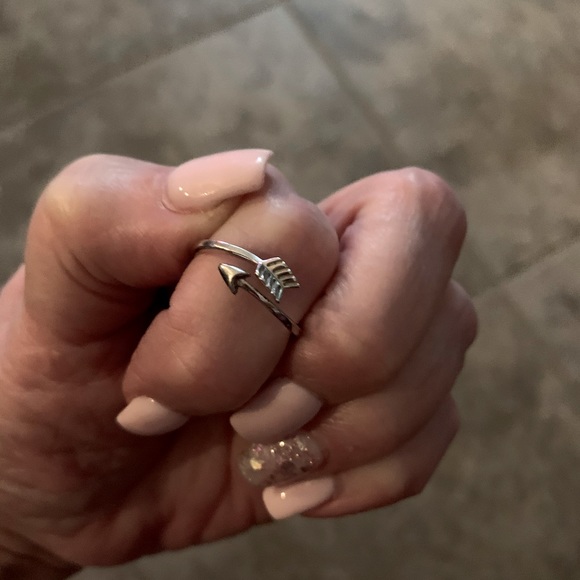 Adjustable sterling silver arrow ring - Picture 3 of 5